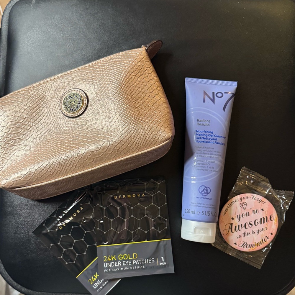 Gold Anne Klein Cosmetic Bag with Skincare Set, 4 pcs., NEW
